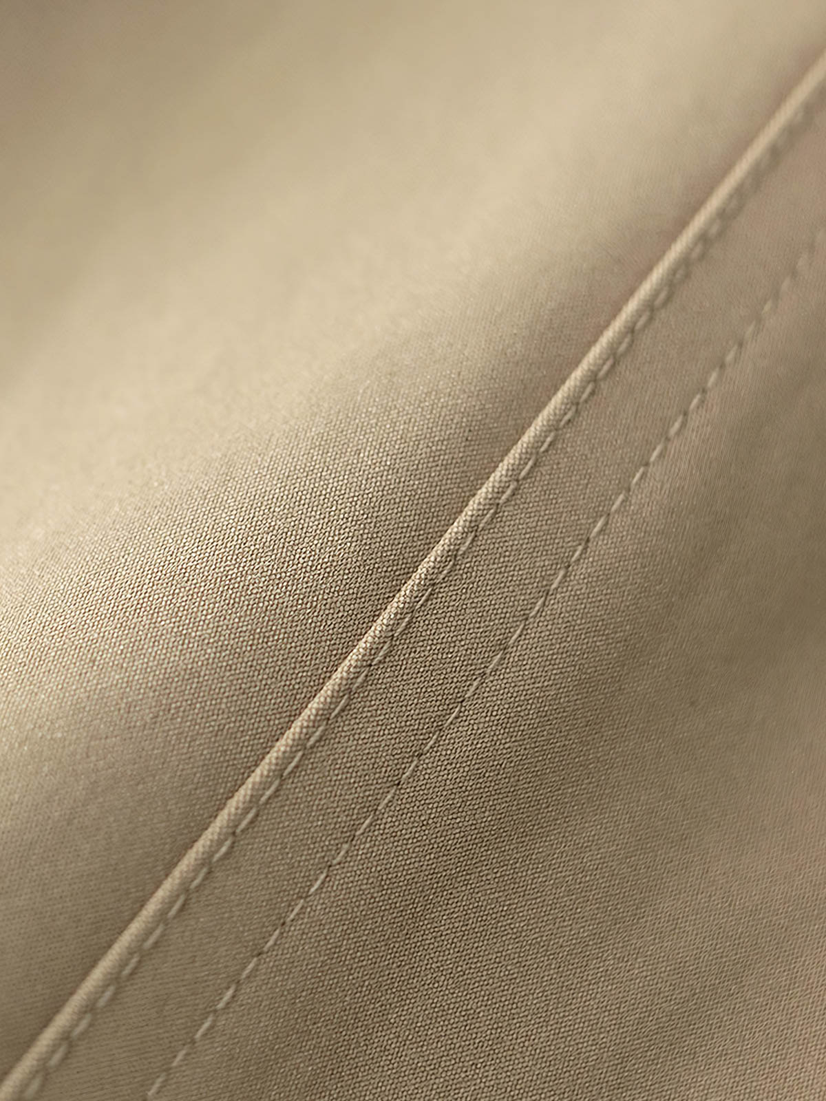 製品画像: コーデュロイ襟 オーバーサイズ ワーク ジャケット 正面、レトロ風デザイン、春秋カジュアルスタイル
詳細画像: 背面のアクションプリーツとボタンフロントのディテール、ワークテイスト、シワになりにくい高密度生地