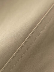 製品画像: コーデュロイ襟 オーバーサイズ ワーク ジャケット 正面、レトロ風デザイン、春秋カジュアルスタイル
詳細画像: 背面のアクションプリーツとボタンフロントのディテール、ワークテイスト、シワになりにくい高密度生地