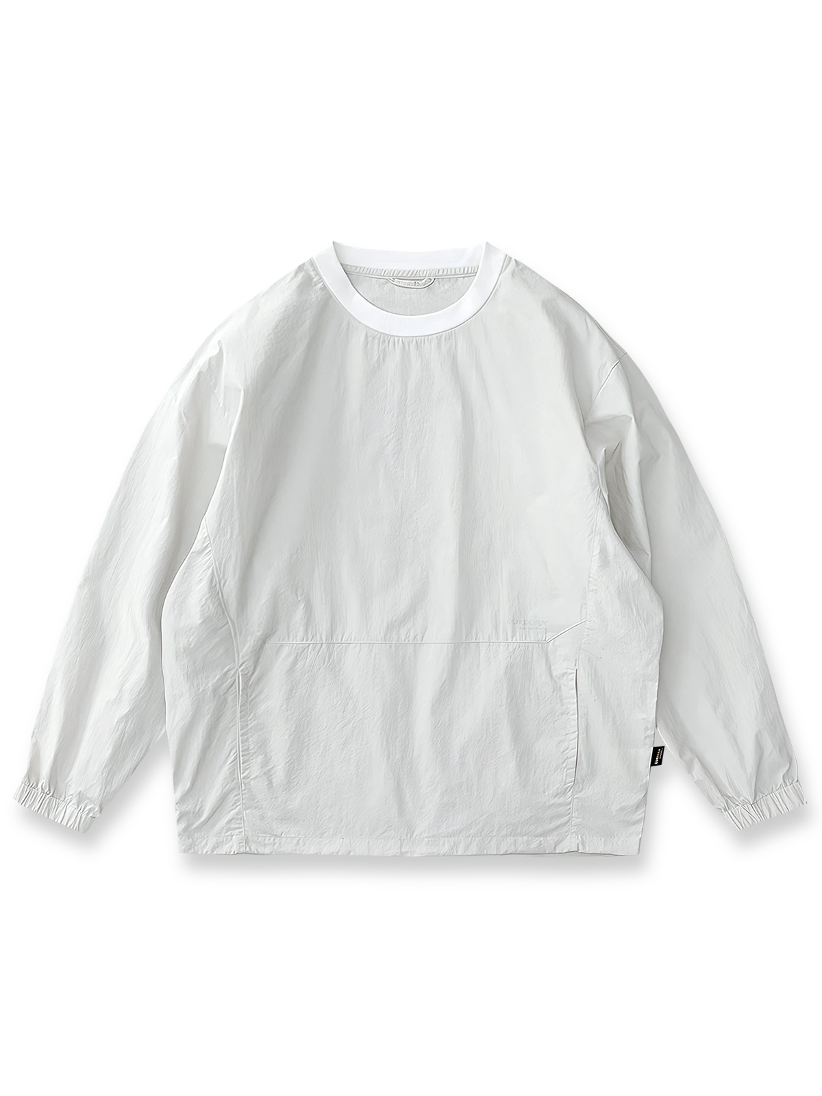 製品画像: 軽量 Cordura ナイロン 速乾トップ 正面、耐摩耗性・リップストップ機能
詳細画像: 両サイドの大容量ポケットと伸縮性のある袖口のディテール、オーバーサイズシルエット