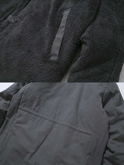 製品画像: リバーシブル厚手コーラルフリースヴィンテージワークコート全体表示。コットン表地とコーラルフリース裏地の組み合わせで、保温性とスタイルを両立したデザイン。
詳細画像: スタンドカラーとフリース裏地のディテール表示。すっきりとしたシルエットと柔らかいフリース素材が特徴。