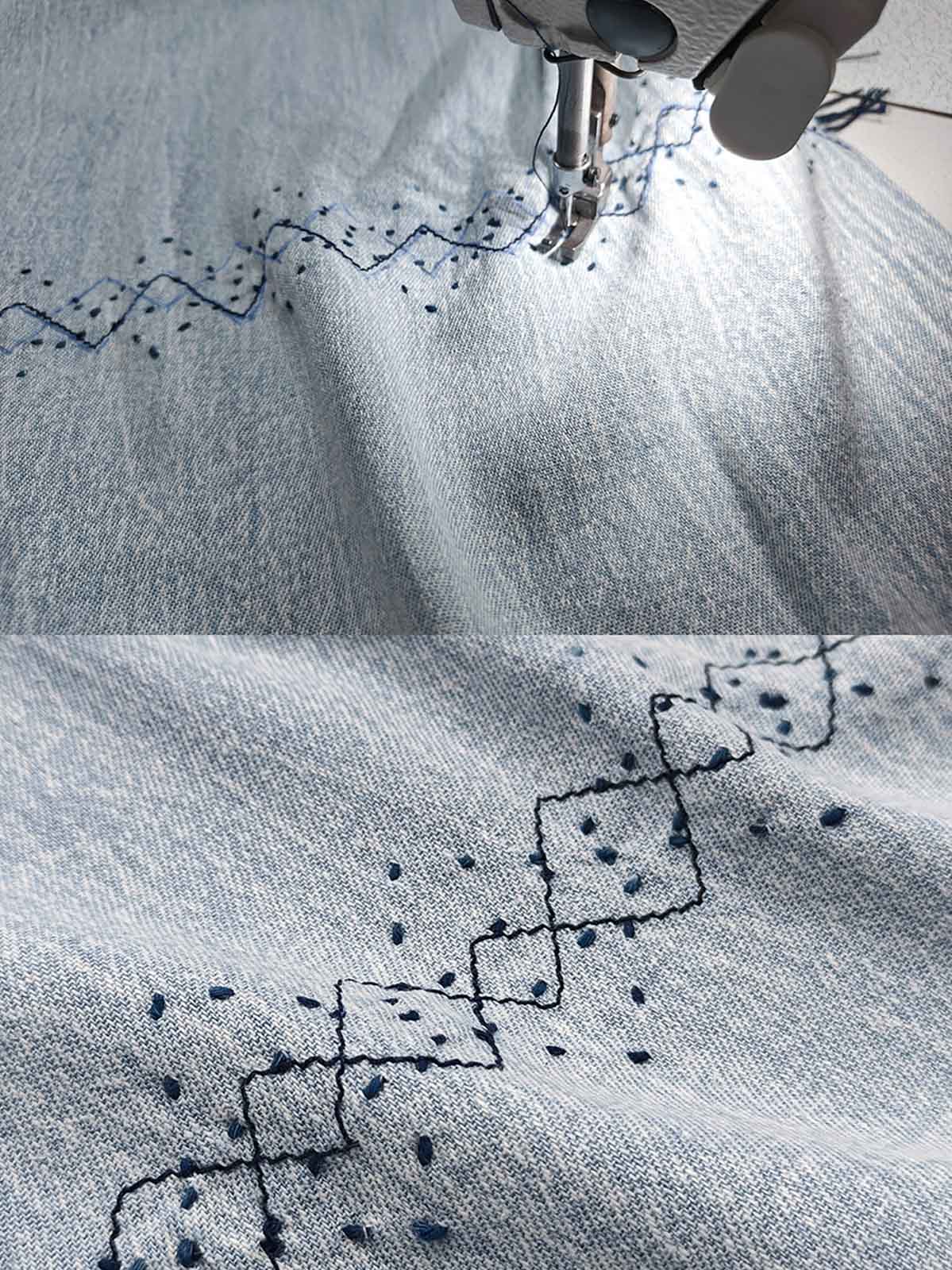 製品画像: ウォッシュ刺し子ストライプスタンドカラーデニムシャツ全体表示。東洋風デザインとモダンな刺し子刺繍が特徴のカジュアルシャツ。
詳細画像: ストライプ状の刺し子刺繍ディテール表示。民族風と幾何学模様が融合したデザインで、シャツのアクセントに。