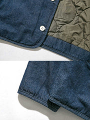 製品画像: ヴィンテージ風デニム中綿ワークジャケット全体展示。秋冬に適した保温性とスタイルが特徴のアイテム。
詳細画像: 中綿裏地と隠しスナップボタンのディテール展示。ヴィンテージ感のあるディテールがポイント。
