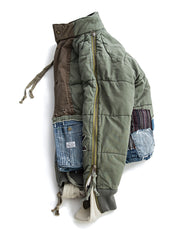 製品画像: ヘビーウェイト ダメージパッチ デニム 中綿ジャケット全体展示。多素材コンビネーションと厚手仕様で冬にぴったりのデザイン。
詳細画像: コンビネーションディテールとダメージパッチデザイン展示。視覚的な立体感とヴィンテージ感が際立つ仕上がり。