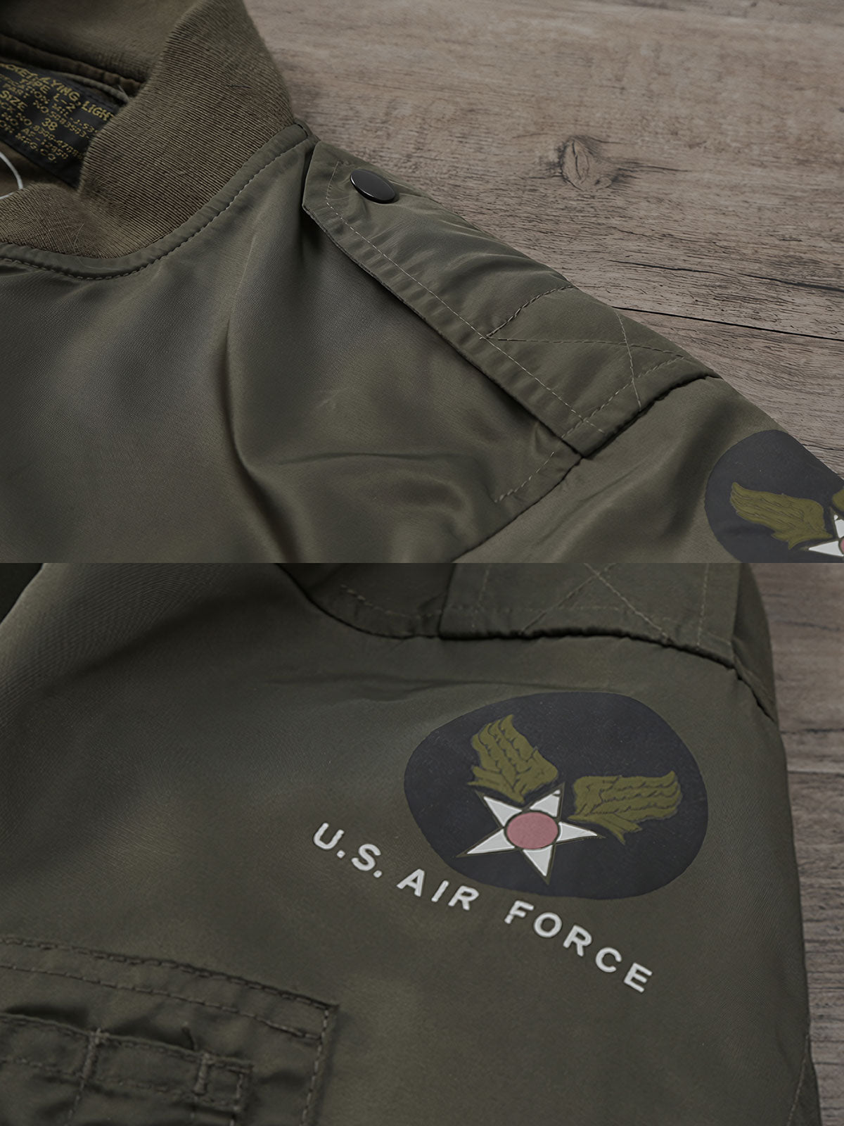 製品画像:ヴィンテージL-2フライトジャケットの正面展示。軽量ナイロン素材とリブディテールが特徴のクラシックなフライトジャケット。
詳細画像:酸素マスクホースクリップと真鍮製四合ボタンのディテールをクローズアップ。戦後の空軍スタイルを表現するディテール。