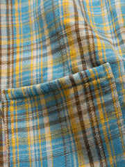 製品画像: ヴィンテージチェック柄裏起毛シャツ全体表示。温かみのある小粋なチェック柄で、ゆったりしたシルエットが特徴の秋冬シャツ。
詳細画像: 裏起毛のディテール画像。柔らかな質感が伝わるデザインで、快適な着心地と保温性が実感できる仕上がり。