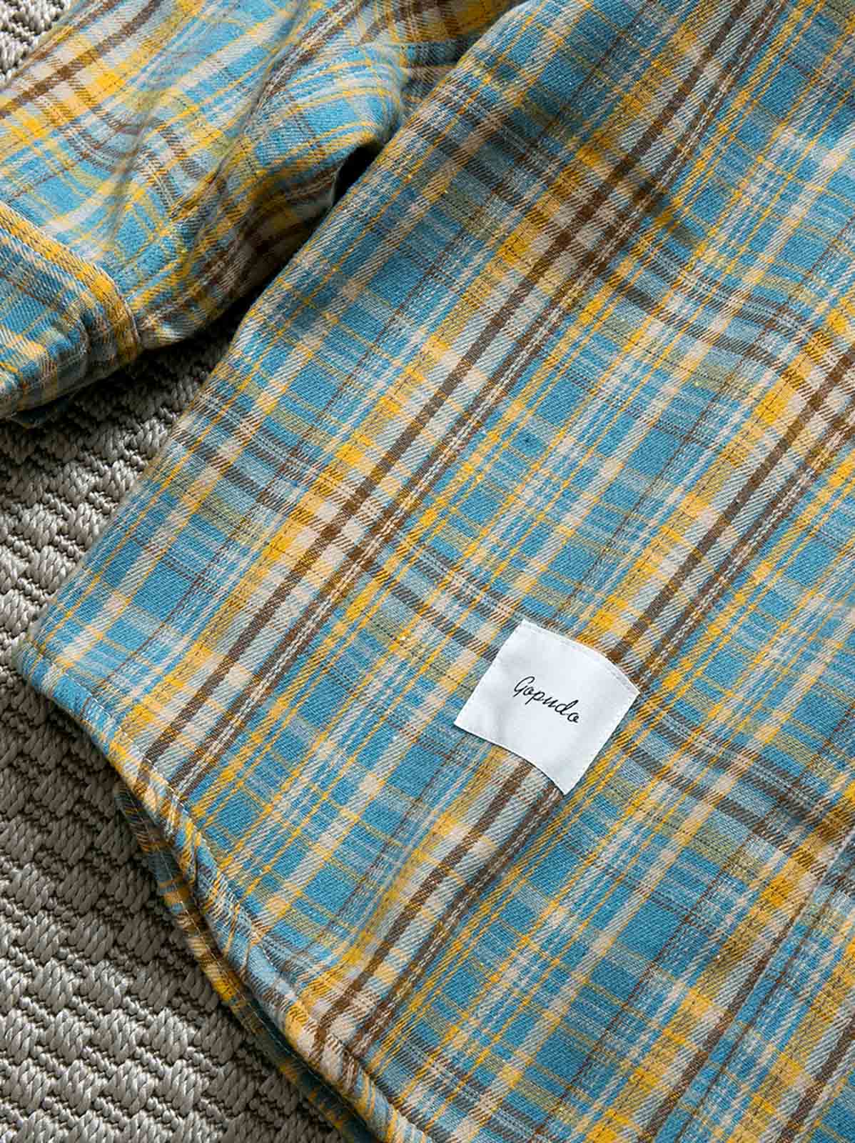 製品画像: ヴィンテージチェック柄裏起毛シャツ全体表示。温かみのある小粋なチェック柄で、ゆったりしたシルエットが特徴の秋冬シャツ。
詳細画像: 裏起毛のディテール画像。柔らかな質感が伝わるデザインで、快適な着心地と保温性が実感できる仕上がり。