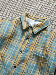 製品画像: ヴィンテージチェック柄裏起毛シャツ全体表示。温かみのある小粋なチェック柄で、ゆったりしたシルエットが特徴の秋冬シャツ。
詳細画像: 裏起毛のディテール画像。柔らかな質感が伝わるデザインで、快適な着心地と保温性が実感できる仕上がり。