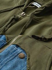 製品画像: オリーブグリーンとウォッシュデニムが特徴の異素材パッチワークフーディージャケット全体表示。ヴィンテージと現代のカジュアルスタイルが融合したデザイン。
詳細画像: パッチワークのディテールと生地感が見える表示。異素材の質感が楽しめる仕上がりで、立体感が際立ちます。