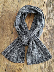 製品画像:
全体展示: 「ブルー&ホワイト織りヴィンテージ風民族風マフラー」全体の外観。ヴィンテージ感のある民族風デザインで、柔らかな素材感と色合いが特徴のマフラーです。
詳細画像:
織りデザインのアップ: マフラーのブルー&ホワイトの織り模様の詳細。民族風のパターンがしっかりと際立っており、手触りと織りのテクスチャーがわかる拡大図。