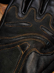 图像替代文本1:ヴィンテージ羊革バイカーズグローブ。防風、防衝撃、通気性の良いデザインで快適なライディング体験を提供。
图像替代文本2:通気性を高めるメタル通気孔が特徴的なヴィンテージ羊革バイカーズグローブ。