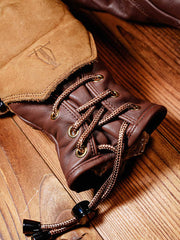 图像替代文本1:ヴィンテージ羊革バイカーズグローブ。防風、防衝撃、通気性の良いデザインで快適なライディング体験を提供。
图像替代文本2:通気性を高めるメタル通気孔が特徴的なヴィンテージ羊革バイカーズグローブ。