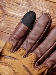 图像替代文本1:ヴィンテージ羊革バイカーズグローブ。防風、防衝撃、通気性の良いデザインで快適なライディング体験を提供。
图像替代文本2:通気性を高めるメタル通気孔が特徴的なヴィンテージ羊革バイカーズグローブ。