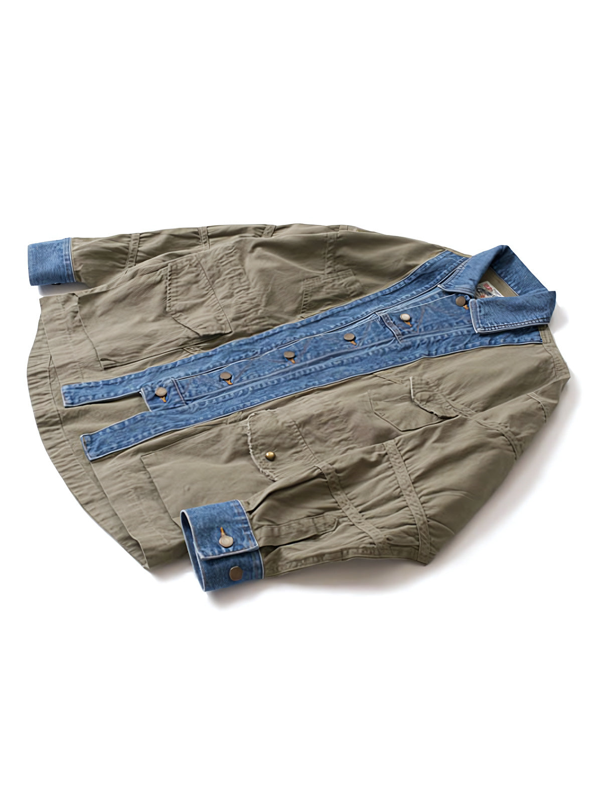 製品画像:
マルチ素材パッチワークデニムジャケットの全体画像。ミリタリーグリーンとデニム素材のパッチワークが特徴的で、ウォッシュ加工によりヴィンテージ感とトレンド感を兼ね備えています。
詳細画像:
ジャケットのパッチワークデザイン、ウォッシュ加工によるユーズド感、ディテールにこだわったボタンとジッパー部分。