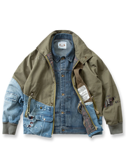 製品画像: マルチ素材のパッチワークワークジャケットの全体展示。個性的な解構デザインとスタンドカラーが特徴で、耐久性とスタイルを兼ね備えたヴィンテージ風ジャケット。
詳細画像: ジャケットのパッチワークと解構デザインのディテール。多素材のコンビネーションと精巧な仕上げが施され、トレンドを意識したワークスタイルを表現。