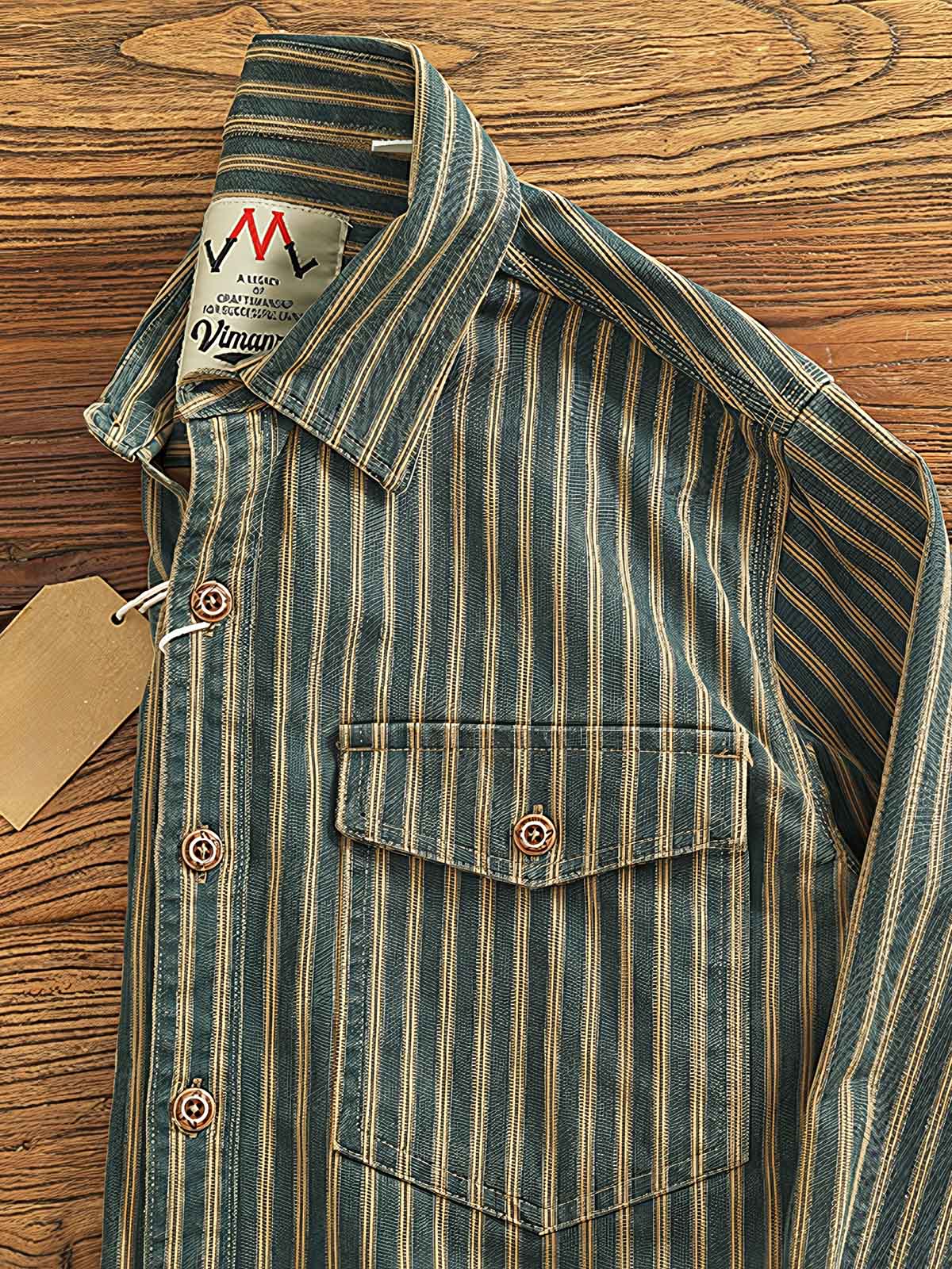 1. 製品画像(Main Image):
ストライプ柄ワークシャツ、ヴィンテージ風デザイン、ウォッシュ加工シャツ、秋冬向けシャツ、厚手ワークシャツ
2. 詳細画像(Detail Image):
ストライプ柄のアップ画像、ウォッシュ加工の生地、ワークシャツのディテール、フラップポケットとアーチ型裾の特写