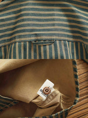 1. 製品画像(Main Image):
ストライプ柄ワークシャツ、ヴィンテージ風デザイン、ウォッシュ加工シャツ、秋冬向けシャツ、厚手ワークシャツ
2. 詳細画像(Detail Image):
ストライプ柄のアップ画像、ウォッシュ加工の生地、ワークシャツのディテール、フラップポケットとアーチ型裾の特写