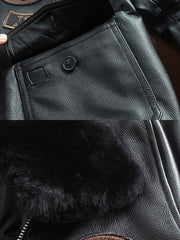 製品画像(Main Image): G1ムートン襟本革フライトジャケット、クラシックなムートン襟とワッペン付きデザイン、ヴィンテージミリタリースタイルジャケット、アメリカンヴィンテージジャケット、本革フライトジャケット
詳細画像(Zoom-In Image or Detail Image): G1ムートン襟フライトジャケットのディテール、精巧なワッペン、ムートン襟部分、ワッペン装飾のクローズアップ