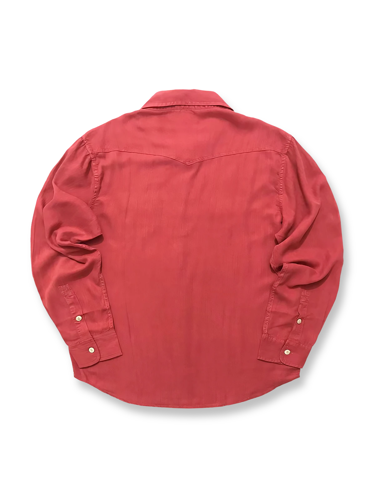 製品画像:ヘリンボーン柄の長袖シャツ全体の前面表示。テンセル素材と製品染め加工が特徴の快適で通気性のあるシャツ。ヴィンテージ感が際立つデザイン。
詳細画像:ヘリンボーン柄のアップと製品染め加工のディテール。肌触りの良いテンセル生地と細かい縫製が強調されています。通気性と快適さを兼ね備えたデザイン。