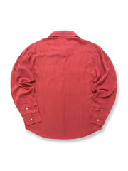 製品画像:ヘリンボーン柄の長袖シャツ全体の前面表示。テンセル素材と製品染め加工が特徴の快適で通気性のあるシャツ。ヴィンテージ感が際立つデザイン。
詳細画像:ヘリンボーン柄のアップと製品染め加工のディテール。肌触りの良いテンセル生地と細かい縫製が強調されています。通気性と快適さを兼ね備えたデザイン。