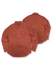 製品画像:
ライセール素材とヘリンボーン柄が特徴的な長袖シャツ。製品染めによりヴィンテージ感のある色調と柔らかな質感を実現。
詳細画像:
ヘリンボーン柄のディテールと製品染めの色調をアップで展示。ライセール素材の柔らかさと独特なデザインを強調。