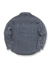 製品画像:
アメリカンウェスタン風ストライプウォッシュデニムシャツの全体展示。ヴィンテージ風デザイン、耐久性のある12オンスデニムを使用したシャツ。
詳細画像:
ウォッシュ加工されたストライプ柄とカスタムメイドの実木ボタンのディテール。ヴィンテージ風デザインの細部に注目。