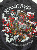 製品画像: 横須賀赤鬼青龍 リバーシブル シルクジャケット全体画像、伝統的な和風刺繍とハワイアンテイストのデザイン
詳細画像: 両面に施された赤鬼と青龍の刺繍ディテール、伝統的な横須賀スタイルと精巧な刺繍
