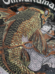 製品画像: リバーシブル 刺繍 横須賀 水滸伝 鬼若丸 ベルベット ジャケットの全体画像、日本の伝統とヴィンテージデザイン
詳細画像: 水滸伝 武松の虎退治と鬼若丸の鯉退治の刺繍ディテール、横須賀刺繍の精緻な技法