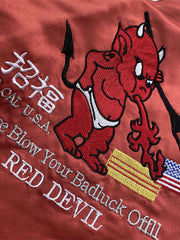 製品画像: リバーシブル 刺繍 横須賀 テッドマン 着物ギタリスト ジャケット全体画像、アメリカ文化と日本伝統を融合したデザイン
詳細画像: テッドマン(幸运の赤鬼)と着物ギタリストの刺繍ディテール、横須賀刺繍の芸術的な美しさと細部へのこだわり