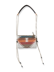 製品画像: インディアン・ナバホ風の民族パターンとリアルレザー素材を組み合わせたエンベロープショルダーバッグの正面展示。耐久性のある化学繊維と仕切りポケットを備え、アウトドアや日常使いに最適。
詳細画像: ダブルショルダーストラップ、レザーの細部、波形のラバーアウトソールとコルク粒入りミッドソールディテール展示。