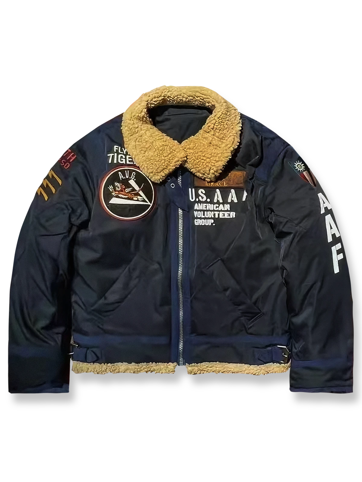 製品画像:
クラシックB3空軍リバイバルジャケット改良版の全体画像、厚手ボア裏地と精緻なミリタリーワッペン刺繍が特徴的なヴィンテージフライトジャケット。
詳細画像:
胸元のワッペン刺繍と背面の「第74戦闘飛行中隊(74TH FIGHTER SQ.)」刺繍ディテール、アメリカ空軍の象徴的なデザイン。