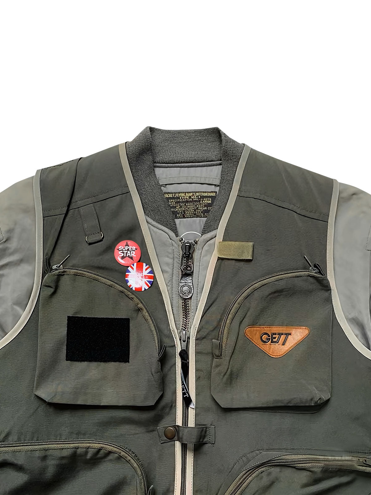 製品画像: 2点セット タクティカルベストとMA-1フライトジャケットの全体展示画像、ミリタリースタイルとアウトドアファッションの両方に対応した多機能デザイン
詳細画像: タクティカルベストのバッジと多機能ポケット、MA-1フライトジャケットのクラシックディテール特写、耐久性と快適性を兼ね備えた高品質素材