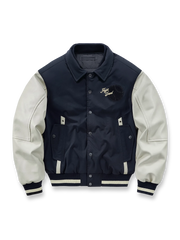 製品画像: アメリカンヴィンテージ リバーシブル ベースボールジャケットの全体画像、面ファスナー付き空軍ワッペンとスカル&コイン刺繍が特徴の個性的デザイン
詳細画像: 背面に施されたスカルとコインの刺繍ディテール、面ファスナー付き空軍ベースボールワッペンの特写、高耐久ポリエステルと柔らかなレーヨン素材