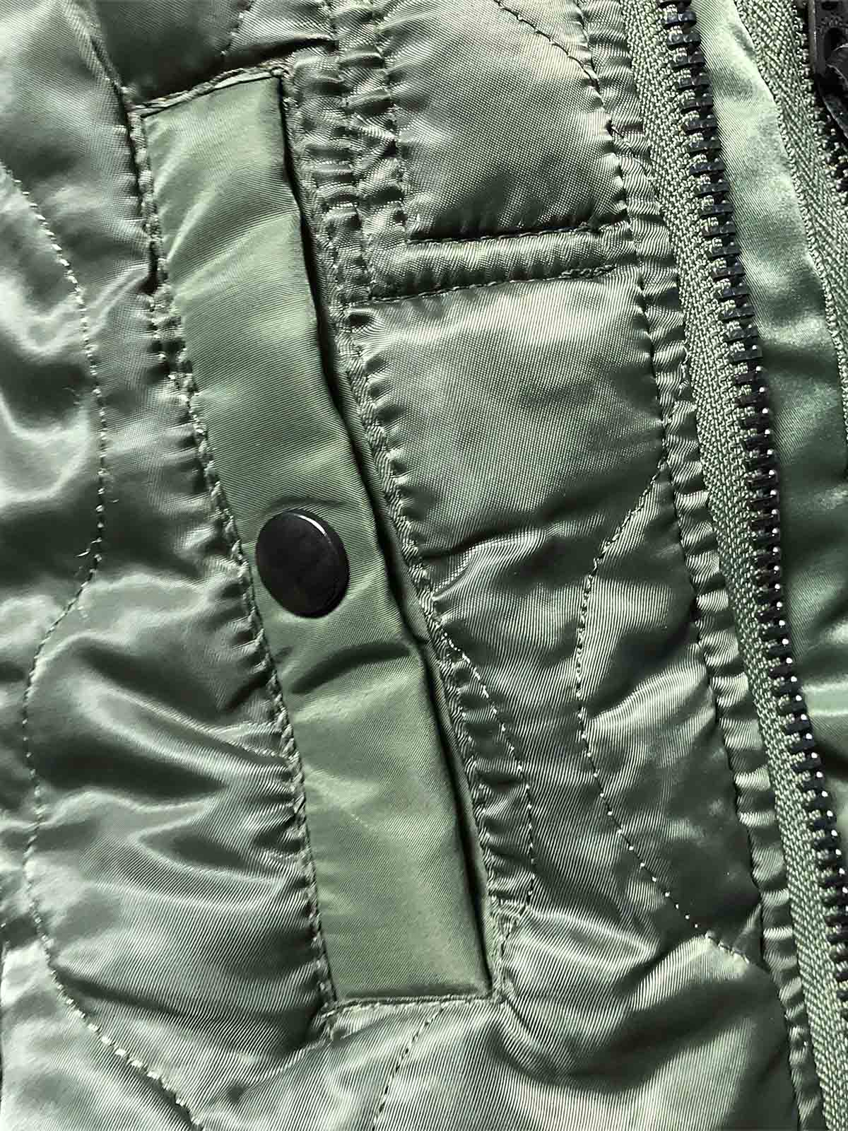 製品画像: テッドマン刺繍MA-1飛行ジャケットの全体画像、ヴィンテージアメリカンミリタリースタイルが特徴
詳細画像: ジャケット背面のテッドマン刺繍と「WE'LL GIVE 'EM HELL!」スローガンのディテール