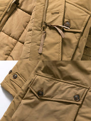 製品画像ALT代替テキスト
クラシックなミドル丈キルティング中綿コート、3色展開(ベージュ、グリーン、ブラック)、冬の防寒に最適。
詳細画像ALT代替テキスト
防風・防水性能を備えたダブルジップとポケットディテールが特徴の中綿コート。