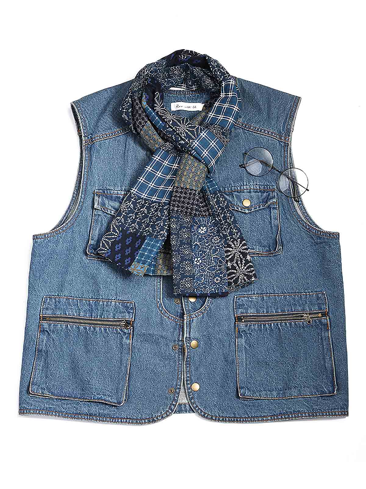 製品画像ALT代替テキスト
インディゴ染め ヴィンテージ風 コットンリネン混紡マフラー、春秋向けの柔らかい通気性の良いマフラー全体展示。
詳細画像ALT代替テキスト
天然インディゴ染めのヴィンテージ調プリントマフラーのディテール、通気性と柔らかな質感が特徴。