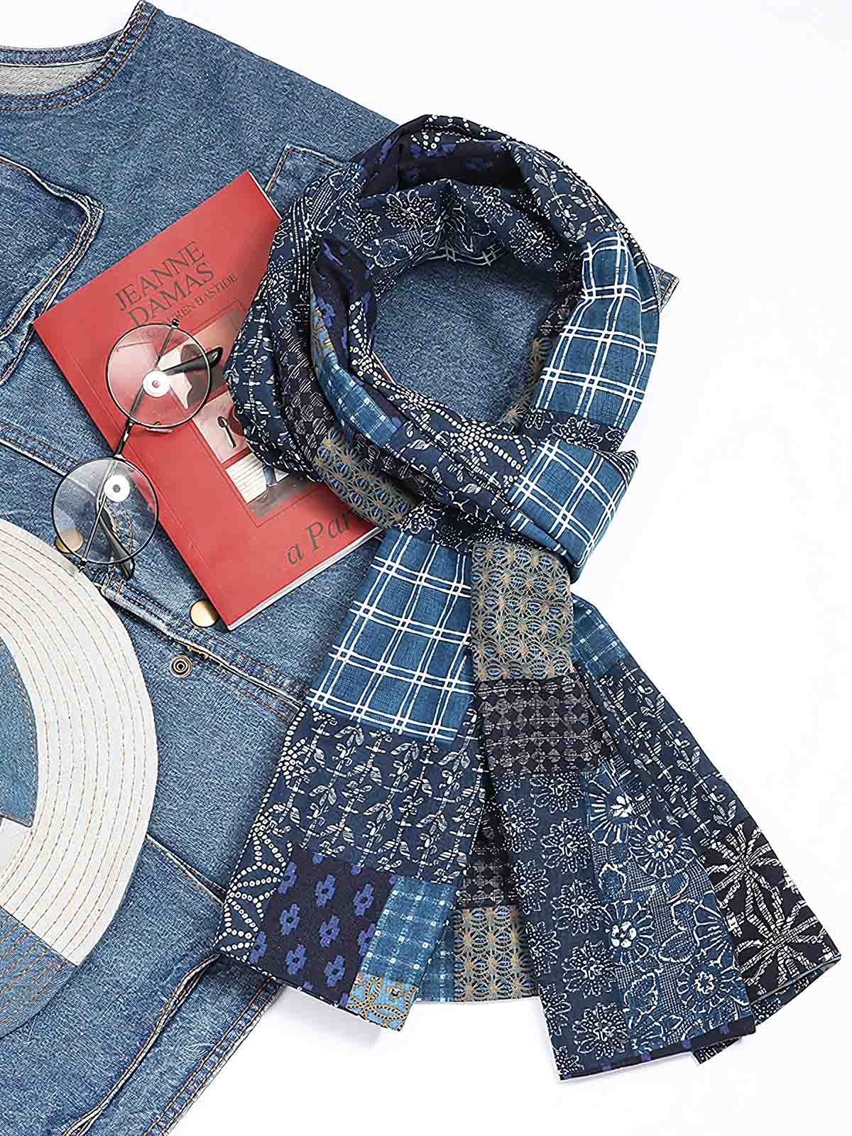 製品画像ALT代替テキスト
インディゴ染め ヴィンテージ風 コットンリネン混紡マフラー、春秋向けの柔らかい通気性の良いマフラー全体展示。
詳細画像ALT代替テキスト
天然インディゴ染めのヴィンテージ調プリントマフラーのディテール、通気性と柔らかな質感が特徴。