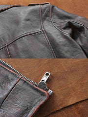 製品画像ALT代替テキスト
特級ソフトカウレザーを使用したヴィンテージ風M65レザーフィールドジャケット全体展示、クラシックなデザインと耐久性が特徴的
詳細画像ALT代替テキスト
M65フィールドジャケットのカウレザー質感、エッジ加工、マルチポケットと高密度刺繍の細部ディテール展示