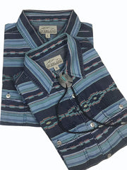 製品画像:ナバホトーテム柄プリントシャツの全体画像、テンセル素材とヴィンテージ風デザインが特徴
詳細画像:ナバホ柄プリント、ウォッシュ加工された金属アイレットボタンのディテール