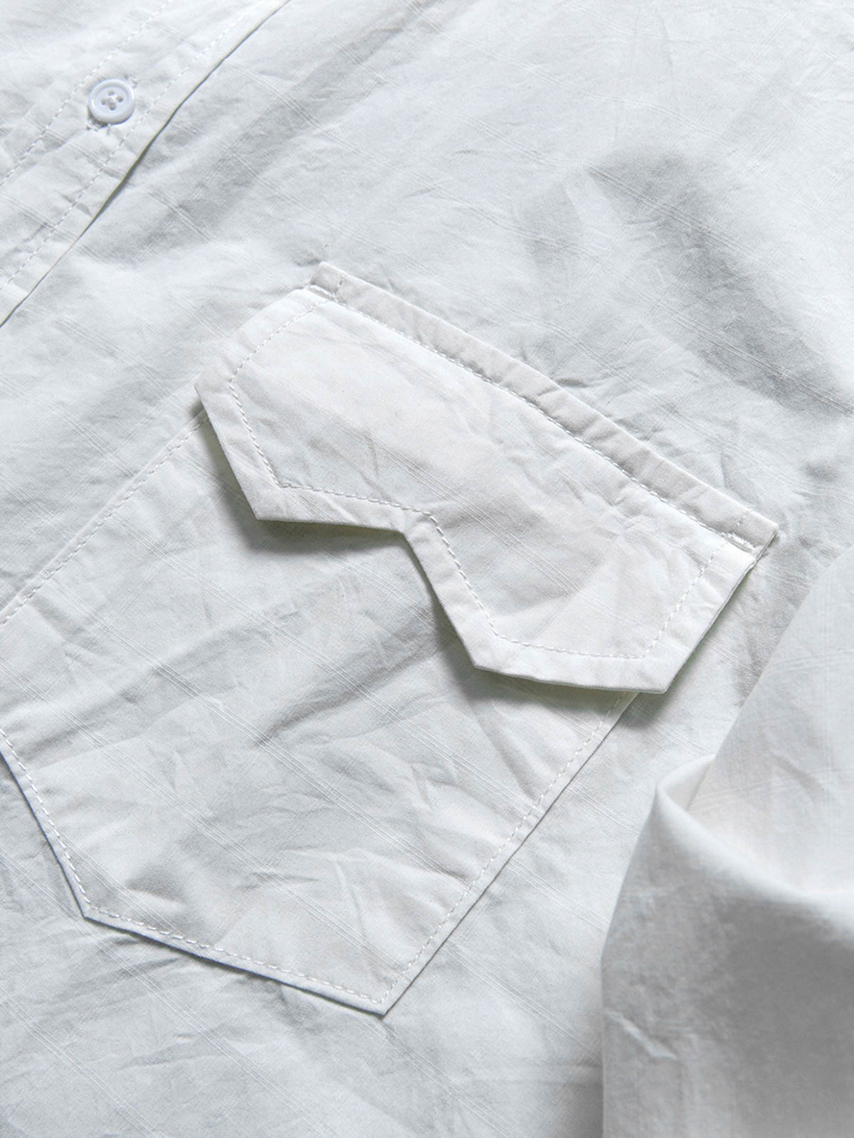 製品画像: 春秋シーズンに最適なコーマコットン製格子織り長袖シャツ全体画像|リラックスフィットで快適なカジュアルスタイル
詳細画像: コーマコットン素材の格子織りディテール|春秋のカジュアルコーディネートに最適な品質感