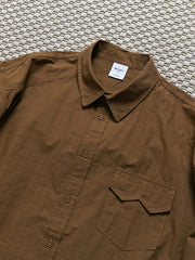 製品画像: 春秋シーズンに最適なコーマコットン製格子織り長袖シャツ全体画像|リラックスフィットで快適なカジュアルスタイル
詳細画像: コーマコットン素材の格子織りディテール|春秋のカジュアルコーディネートに最適な品質感