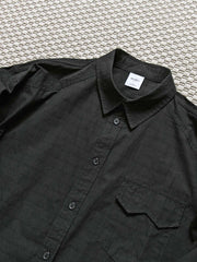 製品画像: 春秋シーズンに最適なコーマコットン製格子織り長袖シャツ全体画像|リラックスフィットで快適なカジュアルスタイル
詳細画像: コーマコットン素材の格子織りディテール|春秋のカジュアルコーディネートに最適な品質感