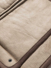 製品画像: バイカースタイルのラムウールレザー&フリースジャケット全体像、ラムウールとレザーの組み合わせが際立つヴィンテージ感
詳細画像: レザー&フリースのディテールとデザインのアップ、厚手素材感と保温性強調