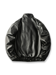 製品画像: レトロ風PUレザーライダージャケット全体展示|冬のライダースジャケット、スタンドカラーとPUレザー素材
詳細画像: スタンドカラーと伸縮性裾のディテール|防寒設計とレトロスタイル、ライダージャケットの詳細