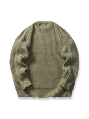 製品画像: メタルタグ付きクルーネックセーター全体展示、ヴィンテージ感漂うデザイン
詳細画像: セーターのメタルタグディテール、シンプルで上品なアクセント