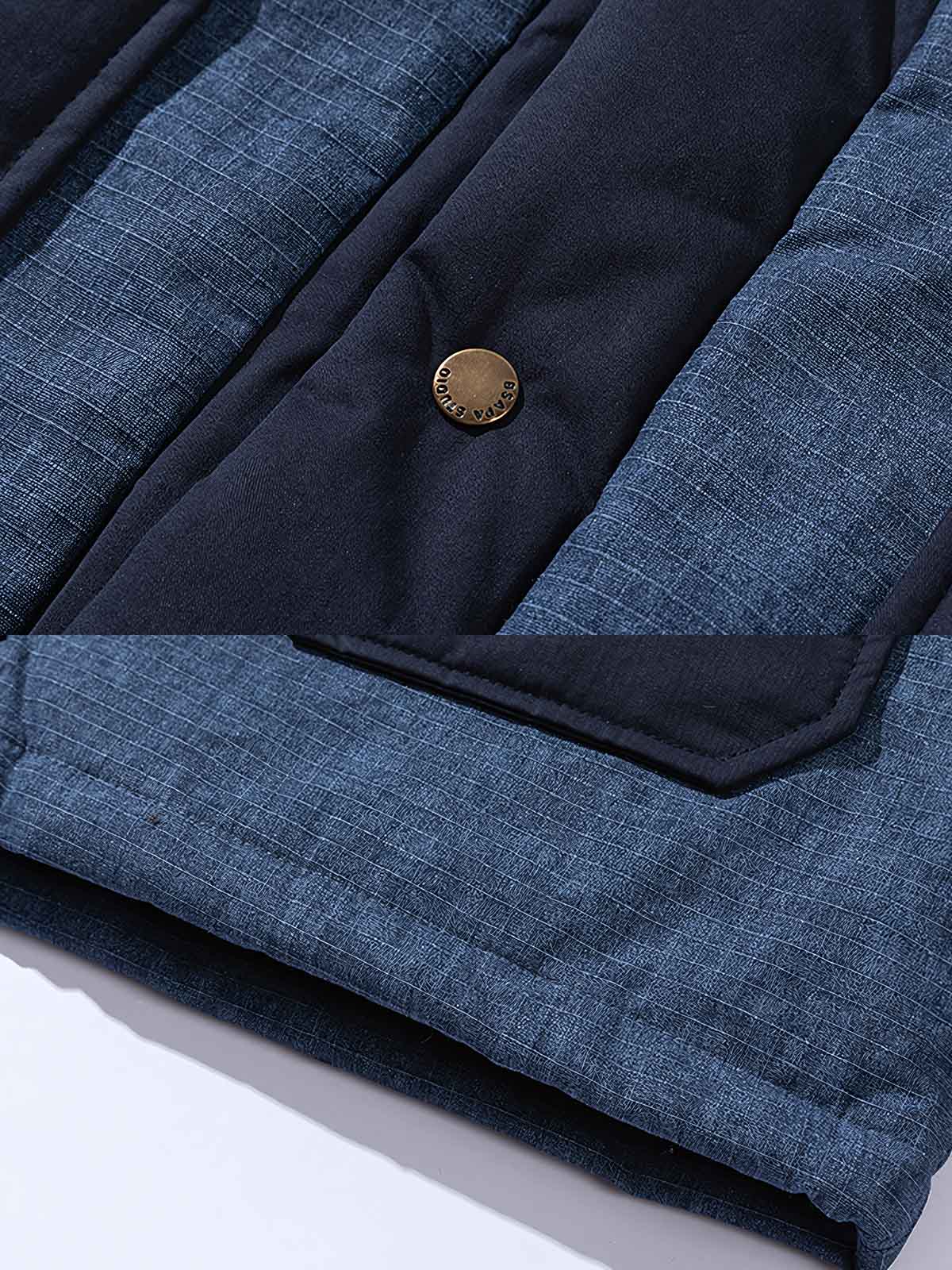 製品画像: ろうけつ染め格子織りシングルボタンはんてんの正面展示、ヴィンテージ感漂う冬の防寒アイテム
詳細画像: はんてんのろうけつ染め格子織り生地と大きなポケットのディテール、シングルボタンのデザイン