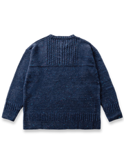 製品画像
カラードットケーブル編みウールセーターの全体画像。レトロなカラードットデザインが特徴的なケーブル編みのニットセーターは、秋冬シーズンにぴったりのアイテム。
詳細画像
セーターのケーブル編みディテールとカラードットデザインが特徴的。ウールとポリエステルの混紡素材で温かさと快適さを提供し、秋冬のコーディネートに最適。