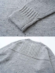 製品画像
カラードットケーブル編みウールセーターの全体画像。レトロなカラードットデザインが特徴的なケーブル編みのニットセーターは、秋冬シーズンにぴったりのアイテム。
詳細画像
セーターのケーブル編みディテールとカラードットデザインが特徴的。ウールとポリエステルの混紡素材で温かさと快適さを提供し、秋冬のコーディネートに最適。