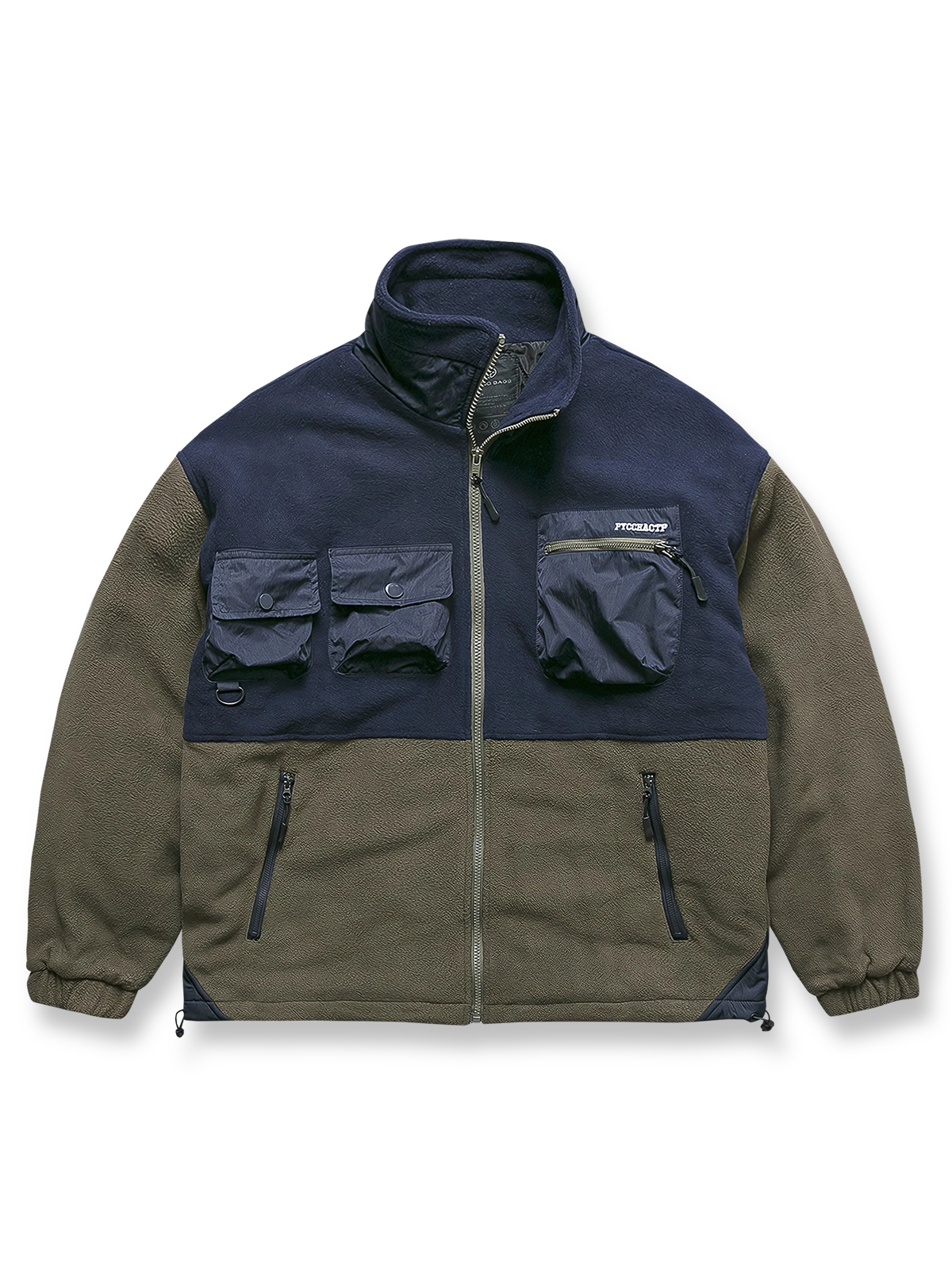 製品画像
カラーブロックフリースジャケットの正面画像。カラーブロックデザインが特徴的な、軽量で保温性に優れたフリース素材を使用した秋冬向けの多ポケットジャケット。
詳細画像
フリース素材を使用したカラーブロックデザインの多機能ポケットが特徴的なジャケットのディテール。収納力を高めるポケットと、立ち襟デザインが秋冬の寒さから守ります。