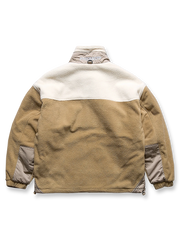 製品画像
カラーブロックフリースジャケットの正面画像。カラーブロックデザインが特徴的な、軽量で保温性に優れたフリース素材を使用した秋冬向けの多ポケットジャケット。
詳細画像
フリース素材を使用したカラーブロックデザインの多機能ポケットが特徴的なジャケットのディテール。収納力を高めるポケットと、立ち襟デザインが秋冬の寒さから守ります。