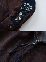 製品画像
レトロウォッシュ加工を施したワークジャケット。刺繍ディテールと多ポケットデザインが特徴的で、100%コットン素材を使用したアメリカンレトロスタイルのジャケット。
詳細画像
袖口の水滴刺繍パッチとフラップポケットデザインが特徴的なレトロウォッシュ加工ワークジャケットのディテール。